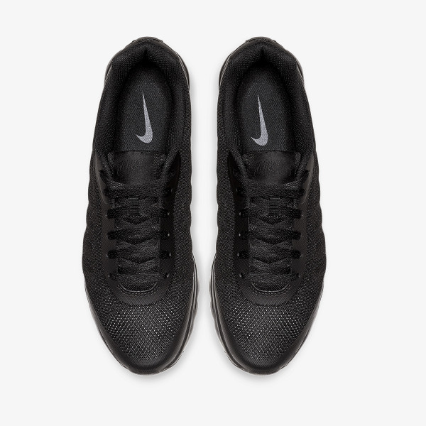 Nike hotsell invigor crne