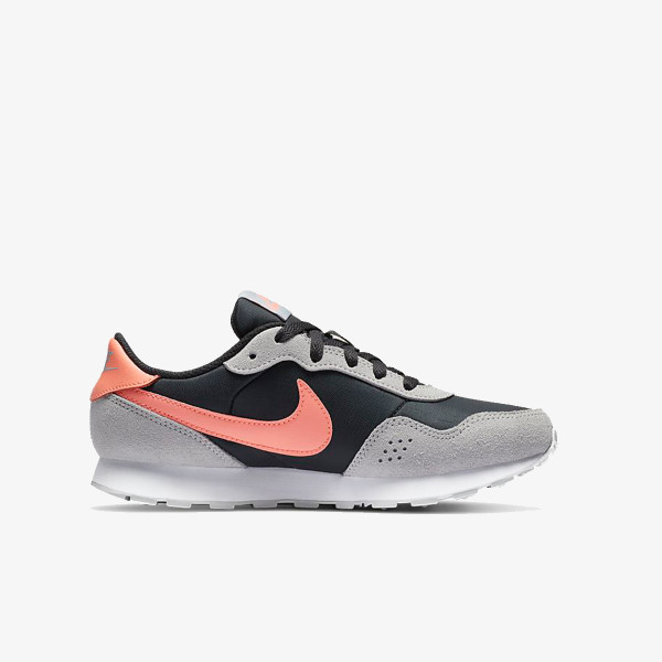 Nike Patike NIKE MD VALIANT BG 